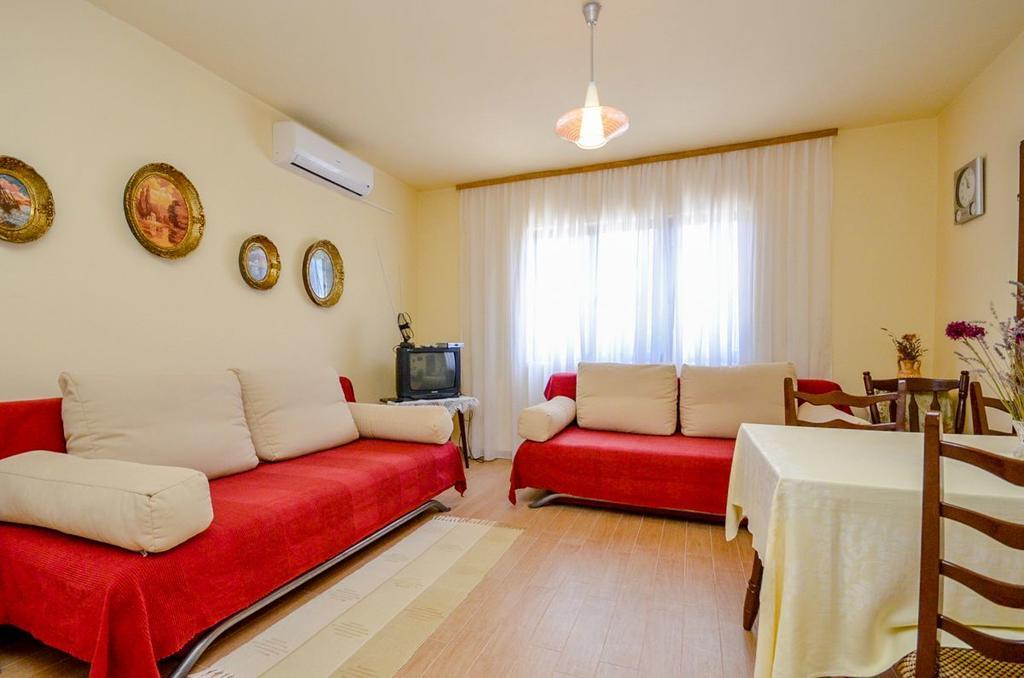 Apartment Milka With Sea View Tisno Exterior foto