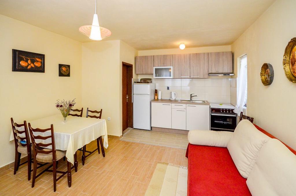 Apartment Milka With Sea View Tisno Exterior foto