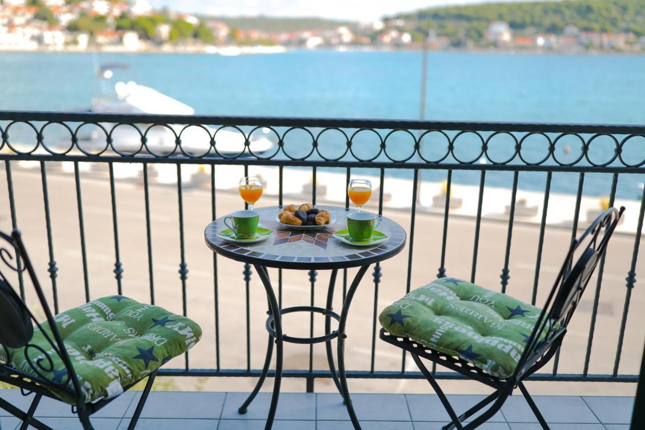 Apartment Milka With Sea View Tisno Exterior foto
