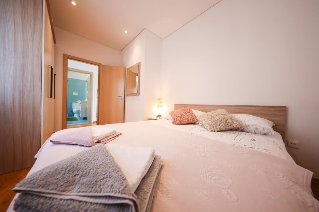 Apartment Milka With Sea View Tisno Exterior foto