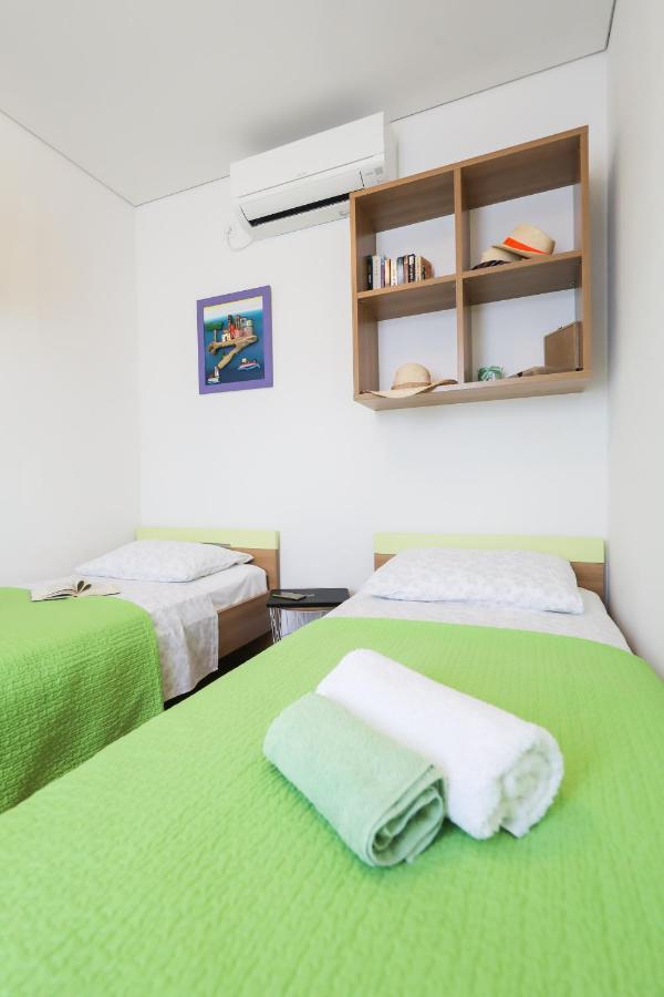 Apartment Milka With Sea View Tisno Exterior foto