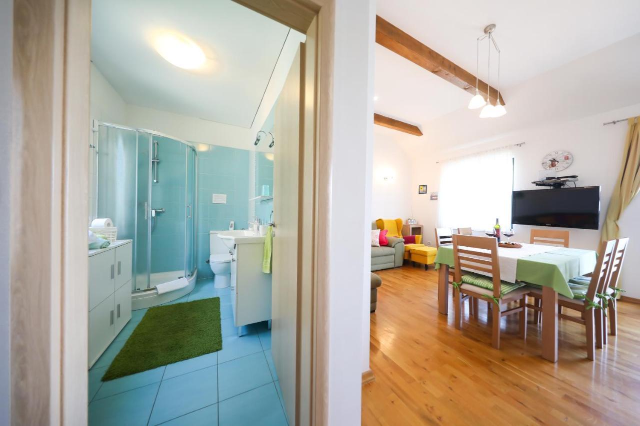 Apartment Milka With Sea View Tisno Exterior foto