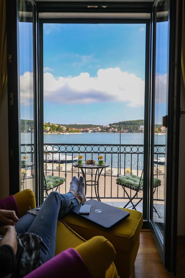 Apartment Milka With Sea View Tisno Exterior foto