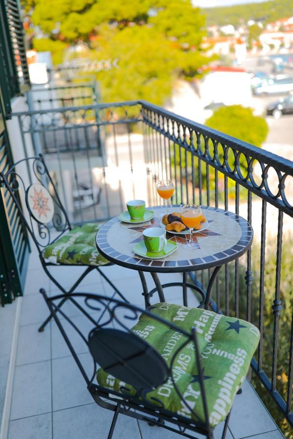 Apartment Milka With Sea View Tisno Exterior foto