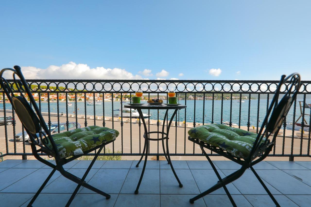 Apartment Milka With Sea View Tisno Exterior foto